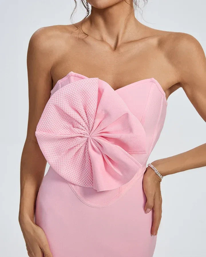Photo of the Midi Dress Dauvina by Majestique in pink, featuring sculpted bow detail and strapless structured fit.