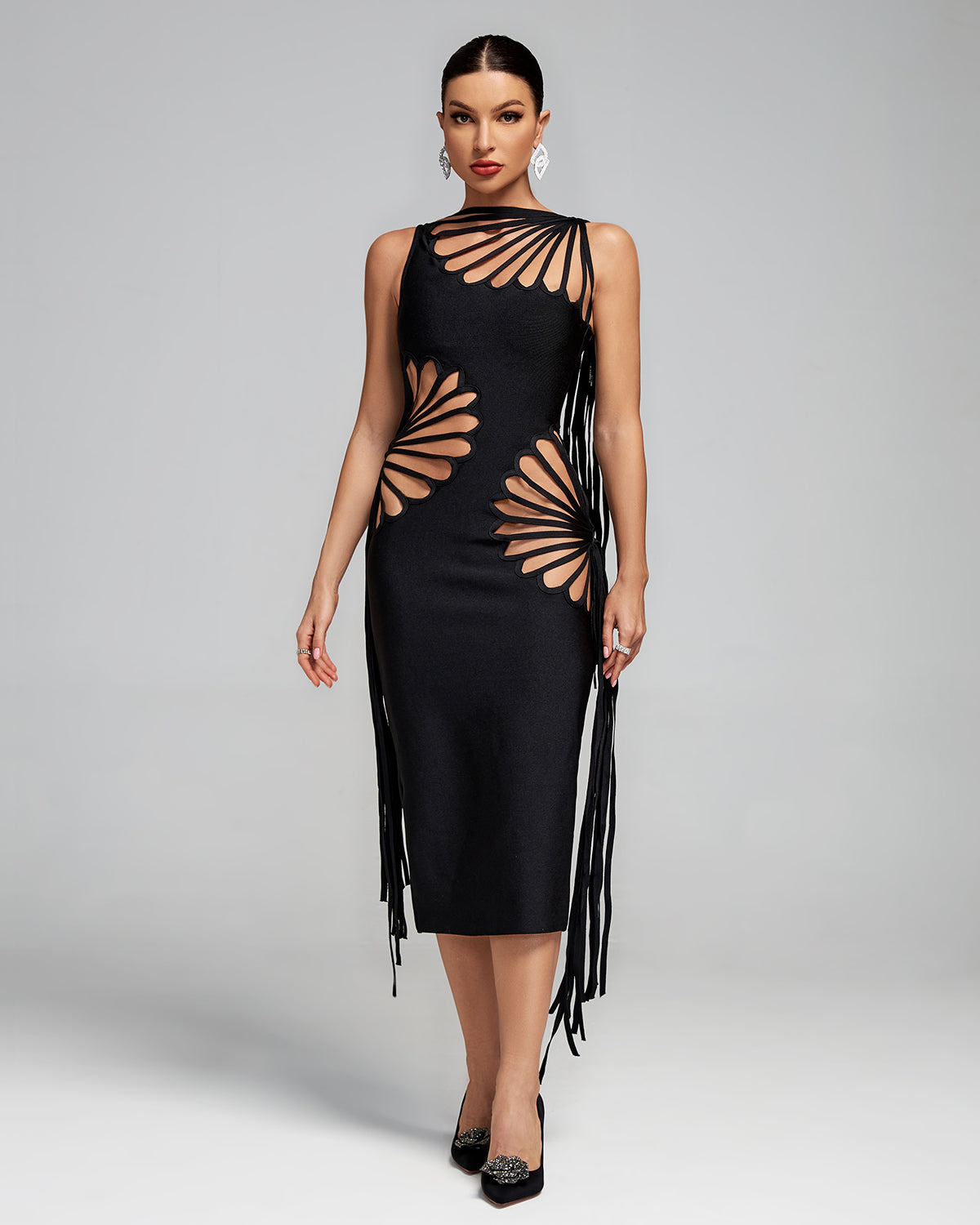 Photo of the Midi Dress Lumière by Majestique in black, featuring elegant cutouts, fitted silhouette, and thin straps.