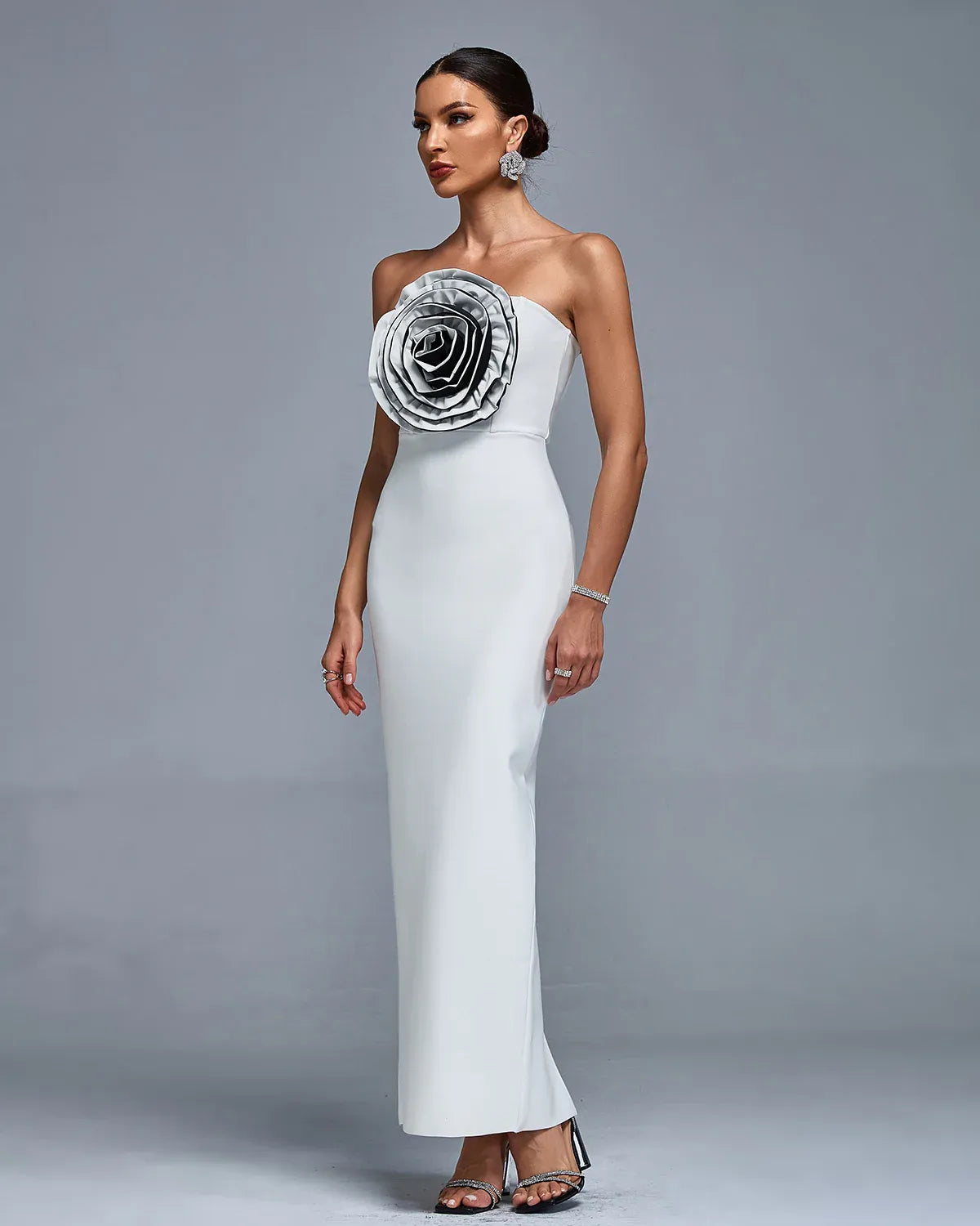 Photo of the Midi Dress Charme by Majestique in White, featuring structured floral bust and sculpted midi silhouette.